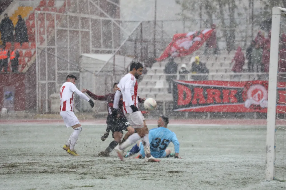 Kar Altında Oynanan Maçta Kazanan Batman Petrolspor Oldu