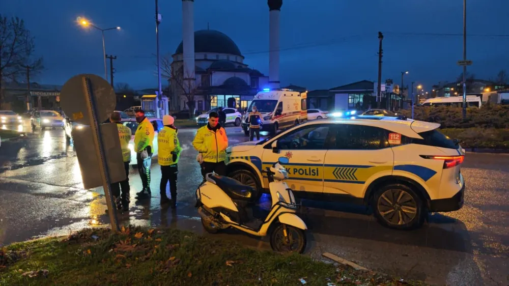 Kamyonet ile motosiklet çarpıştı; 1 yaralı 