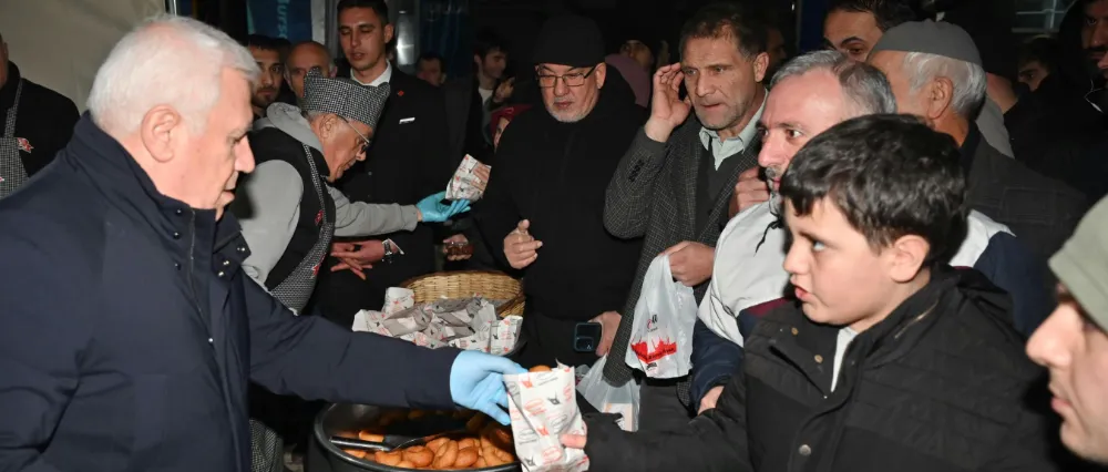 Başkan Bozbey’den Regaib Kandilinde tatlı ve lokma ikramı