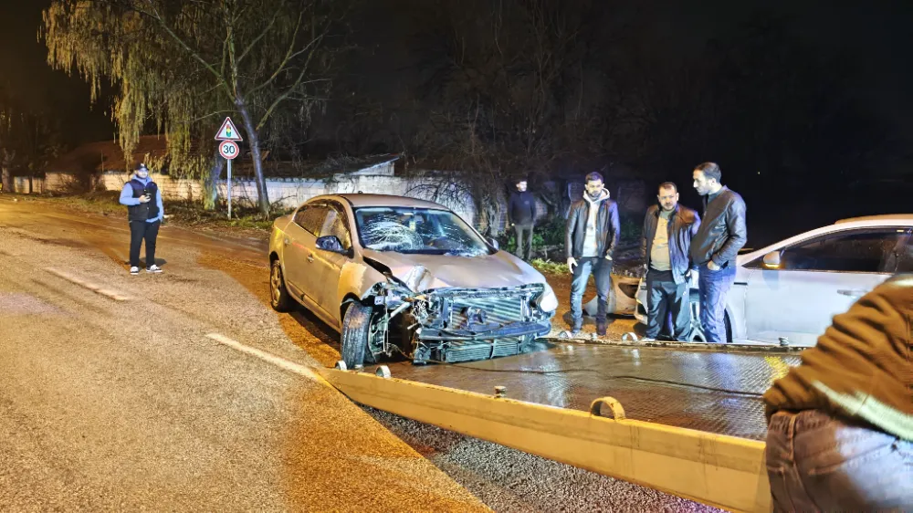 Ahmet Türkel Çevre Yolunda Kaza; 2 Yaralı!