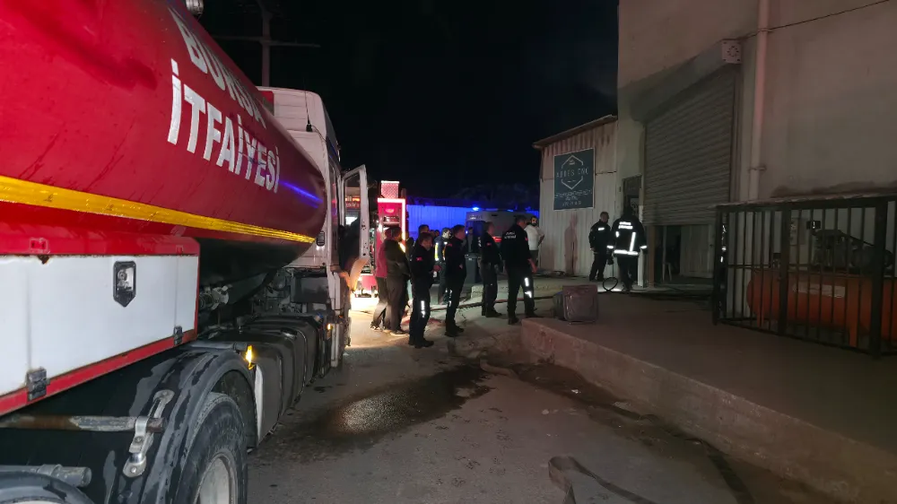 Mobilya imalathanesinin depo kısmında yangın paniği!