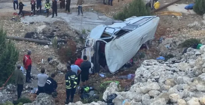 İşçi servisi kaza yaptı: 5 ölü, 14 yaralı!