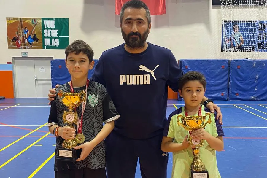 Bursa’da Minikler Masa Tenisinde Çifte Şampiyonluk