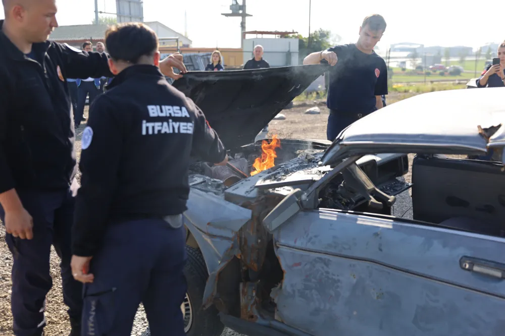 Otobüs şoförlerine yangın söndürme eğitimi