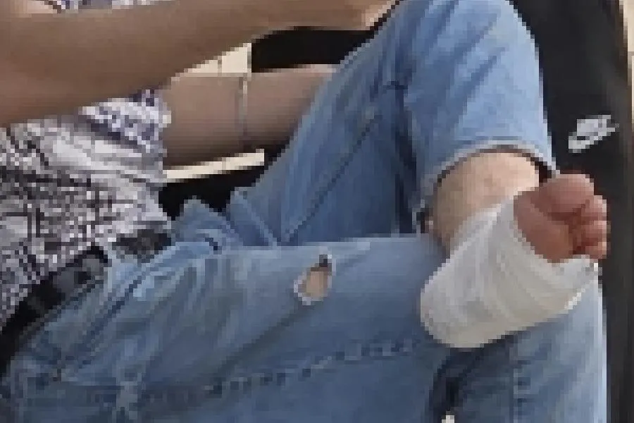 Baltayı yanlışlıkla ayağına vurdu!