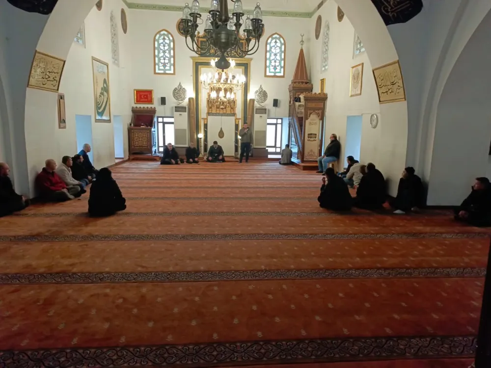 İnegöl’de Yükümlülere Manevi Miras Eğitimi: Yükümlüler İshakpaşa Camii ve Külliyesi’ni Gezdi