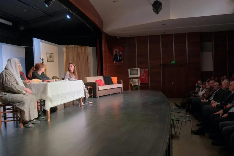 “Kadın Sığınağı” İlk Gösterimiyle İzleyiciden Tam Not Aldı