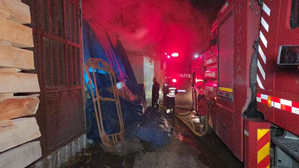 Mobilya imalathanesinde sobadan yangın çıktı