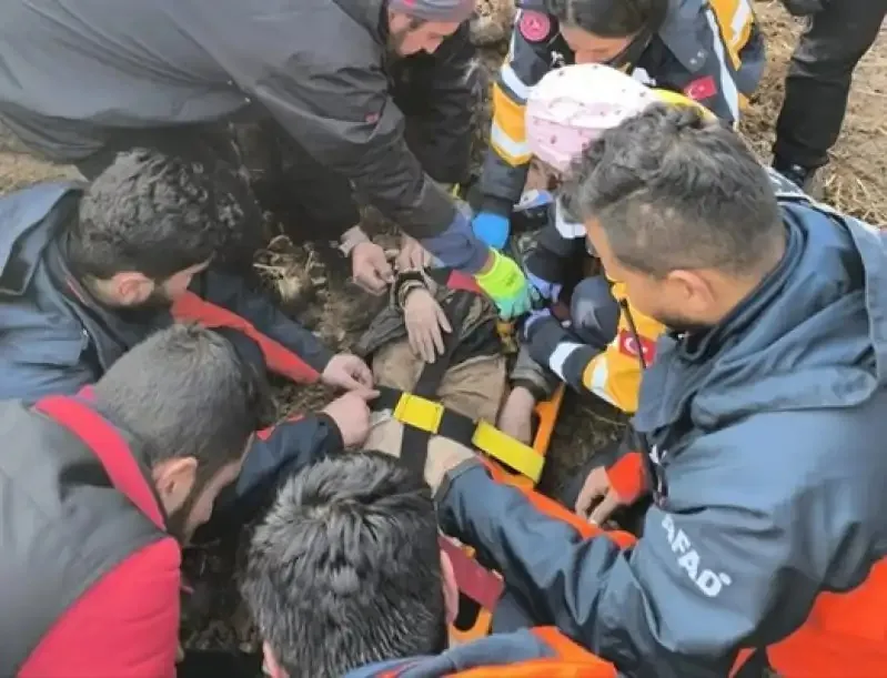 Hatay’da Kayıp Olarak Aranan 10 Yaşındaki Amir, Toprağa Gömülü Halde Yaralı Bulundu