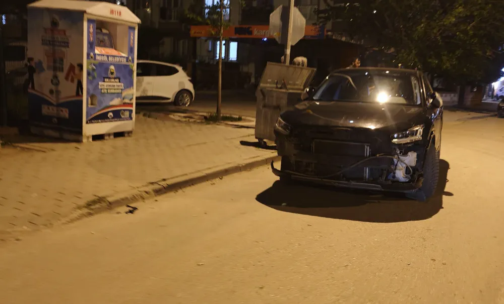 Otomobil ile motosiklet çarpıştı; 2 yaralı!