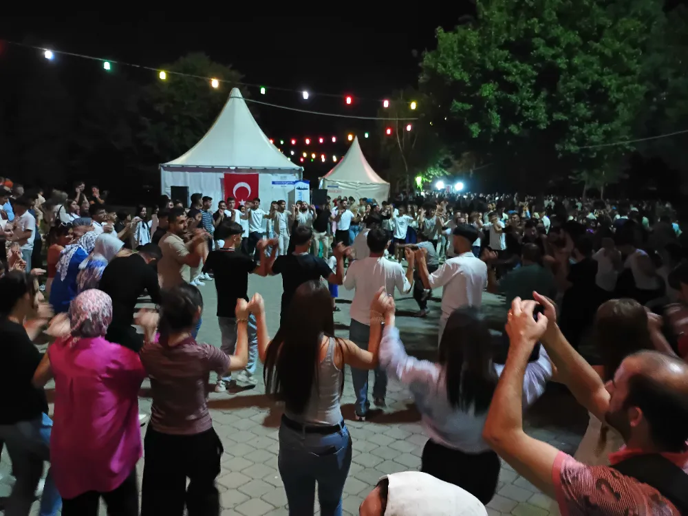ERZURUMLULAR FESTİVALDE KÜLTÜRLERİNİ YAŞATTI