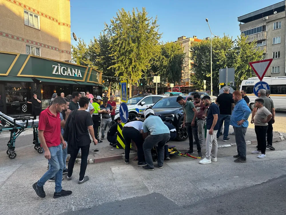 Cip ile motosiklet çarpıştı; 2 yaralı!